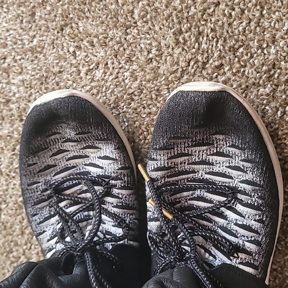 Nike Roshe TWO Hi Flyknit black gray pull on sneaker boots size 8.5 - Picture 3 of 9